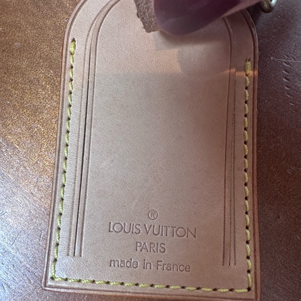 Authentic Louis Vuitton Beige Leather
Name Tag & Poignet set - Picture 7 of 12